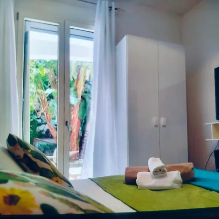 Bed & Breakfast Sea Garden *